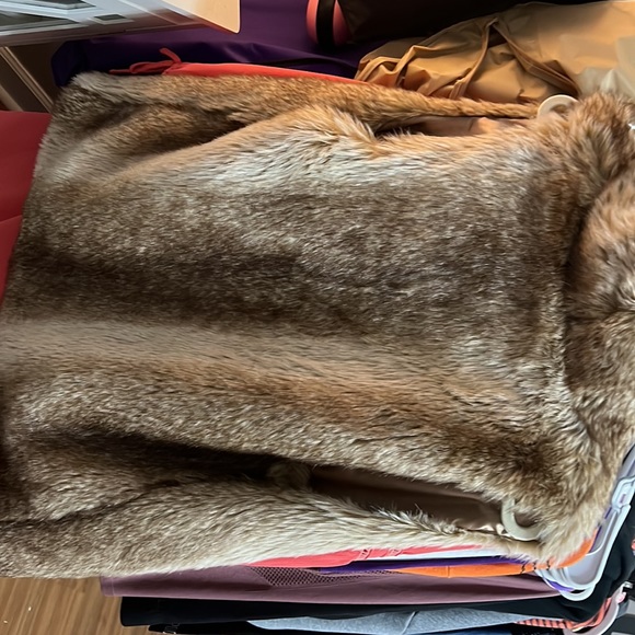 !faux fur vest! - Picture 3 of 3